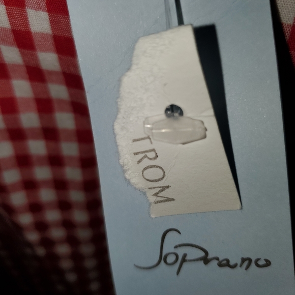 ๐ผ ๐ Nordstrom's Red & White Gingham Pull Over ๐ - Picture 2 of 5